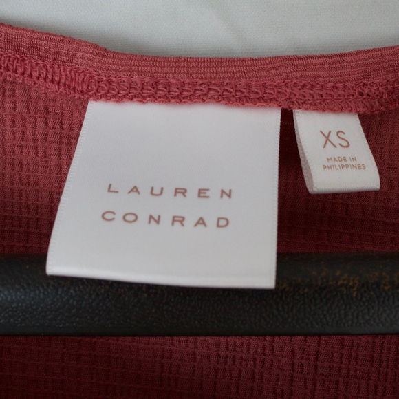 Lauren Conrad Open Shoulder Rose Shirt XS - Picture 2 of 8